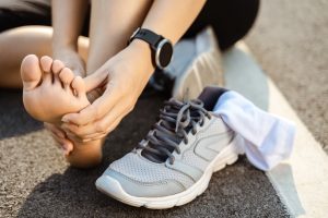 Piede d’atleta: cos’è, cause, sintomi, terapie e rimedi naturali, come prevenire
