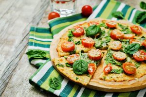 Pizza di cavolfiore: una ricetta light e senza farina