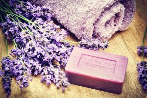 Bellezza 2 Sapone di Marsiglia: che cos’è, storia, come si produce, benefici, usi e come farlo in casa