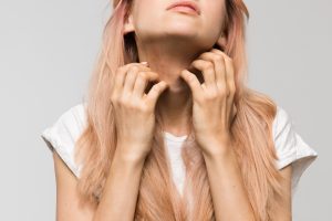Scabbia: cos’è, tipi, come si trasmette, sintomi, diagnosi, cure e prevenzione