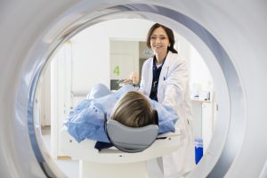 TAC: cos’è, come  funziona, come si svolge l’esame, benefici e rischi