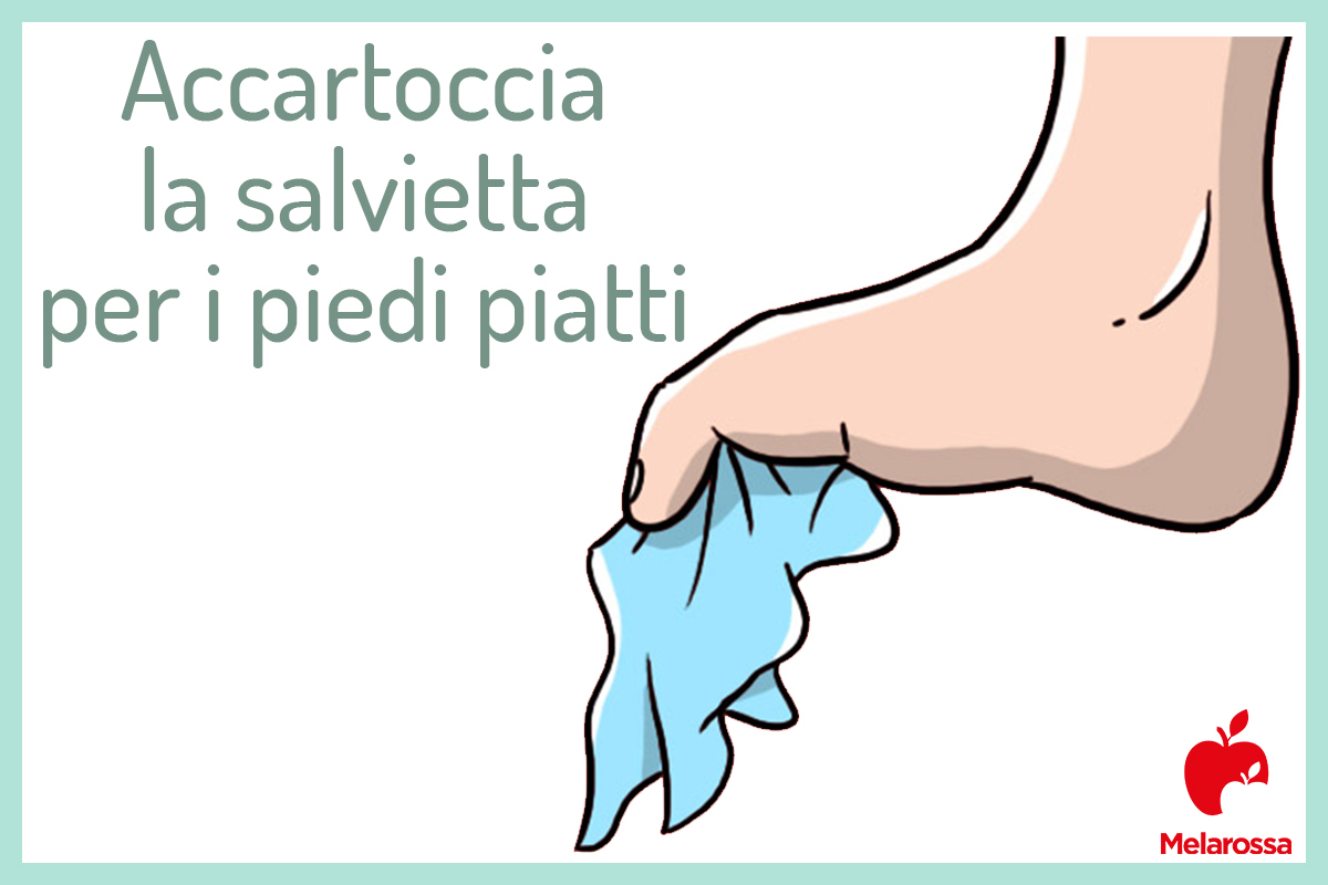 accartoccia la salvietta per i piedi piatti