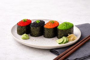 Gunkanmaki con uova di lompo: ricetta facile con foto passo passo