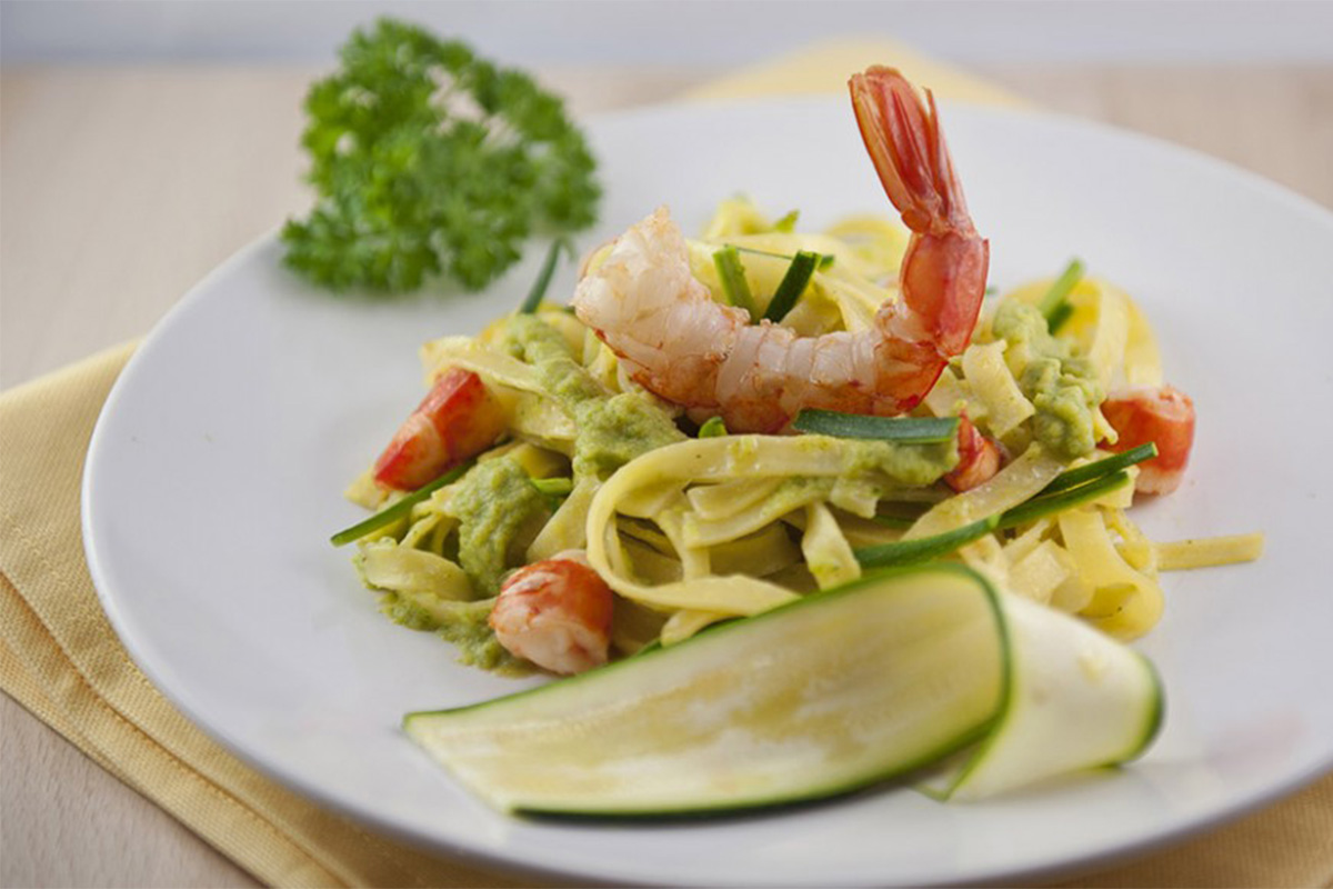 Ricette con gamberi: tagliatelle con zucchine