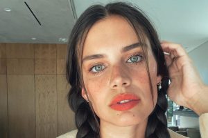 Sara Sampaio lancia sui social un messaggio di body positivity