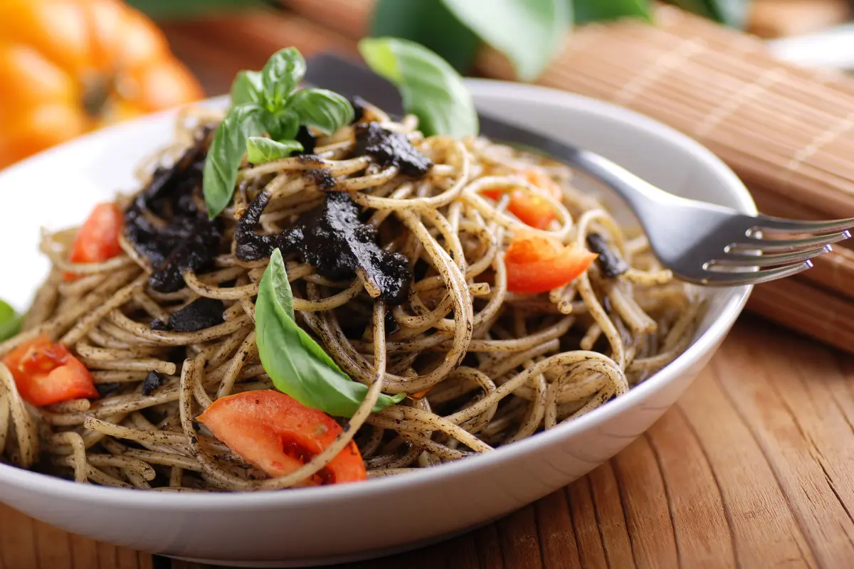 Spaghetti Al Nero Di Seppia Ricetta E Condimento Melarossa