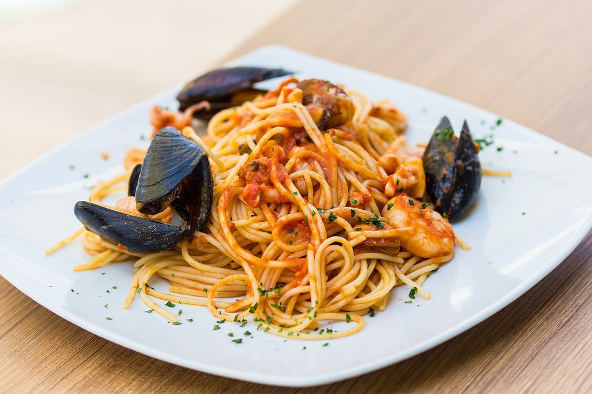 Spaghetti allo scoglio, un primo di mare intramontabile - Melarossa