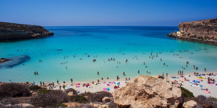 spiaggia dei conigli lampedusa