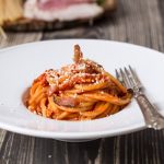 Bucatini all'amatriciana ricetta