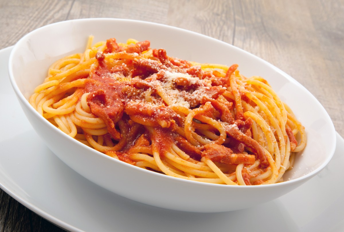 Bucatini all&amp;#39;amatriciana: la ricetta originale romana | Melarossa