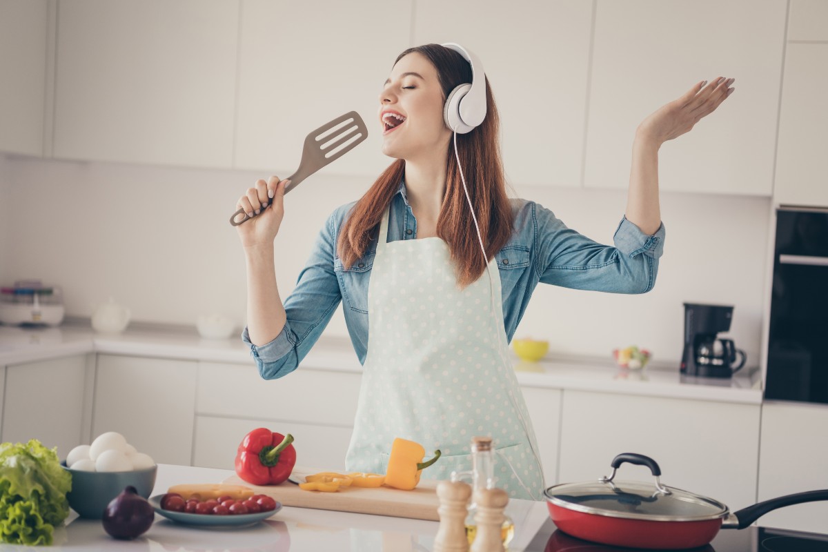 Cantare fa bene e ti fa anche dimagrire: benefici a dieta