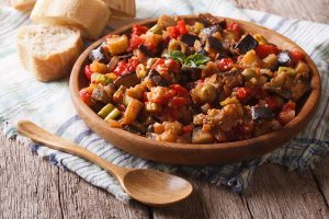 Caponata, la ricetta tradizionale del delizioso contorno siciliano