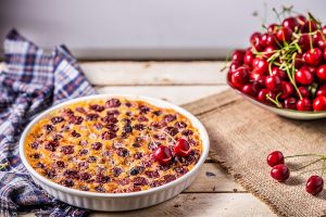 Clafoutis di ciliegie: la ricetta del delicato dolce francese