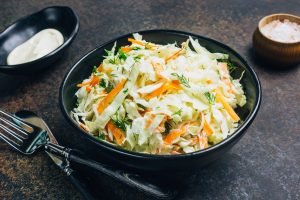 Coleslaw: la ricetta originale dell’insalata di cavolo