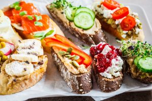 Crostini veloci: 5 ricette facili e sfiziose da preparare a casa