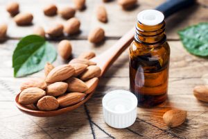 Olio di mandorle dolci: proprietà, usi, benefici e quale comprare