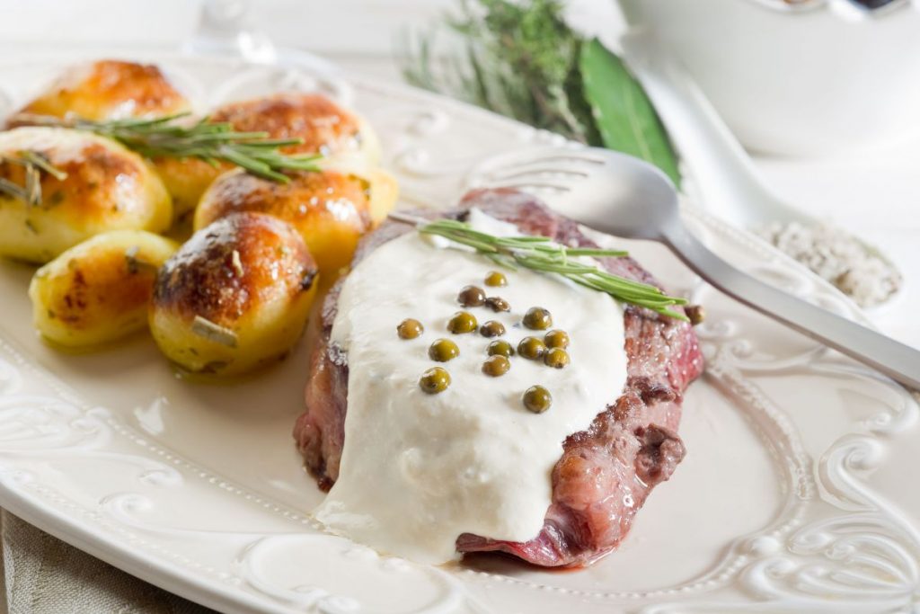 Filetto al pepe verde, un secondo di carne gustoso e raffinato 2 Filetto al pepe verde