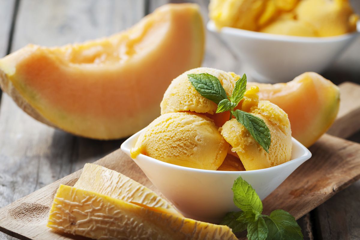 Gelato al melone: ricetta e varianti per un dessert leggero - Melarossa