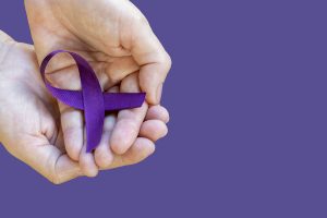 Giornata mondiale della Fibromialgia: tutto si illumina di viola per far luce sulla malattia invisibile