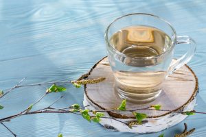 Linfa di betulla: cos’è, benefici, proprietà medicinali e nutrizionali, per cosa si usa,  controindicazioni