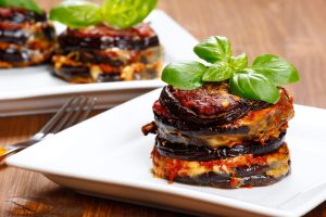 Melanzane alla parmigiana non fritte: ricetta gustosa e video ricetta