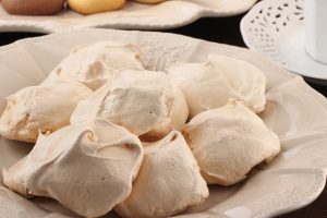 Meringhe: ricetta infallibile e come si fanno friabili