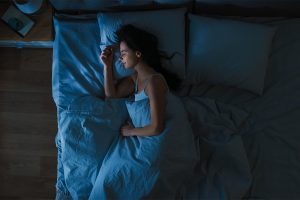 Perché ingrassi durante la notte? Scopri le cause principali e le soluzioni