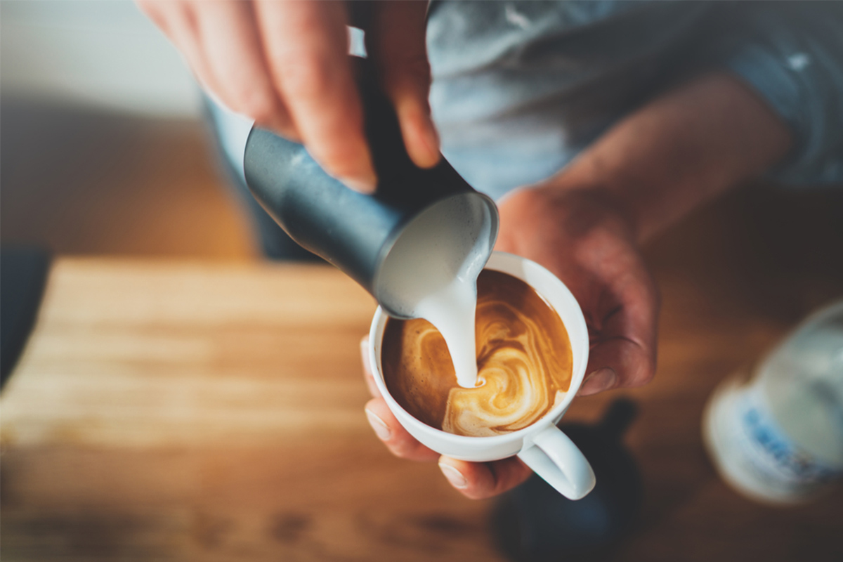 Alimenti con meno di 120 calorie: caffè latte