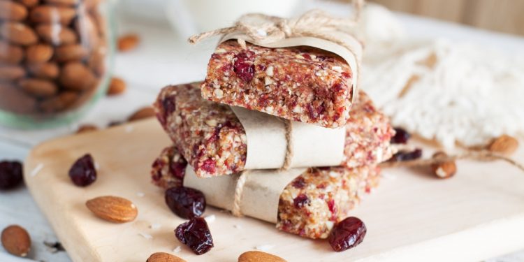 barrette di avena con cocco e mirtilli