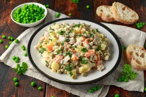 Insalata russa, la ricetta classica di un ricco antipasto tradizionale
