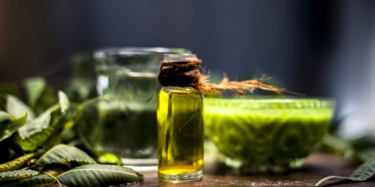 olio di neem: che cos'è, proprietà, benefici, usi e controindicazioni