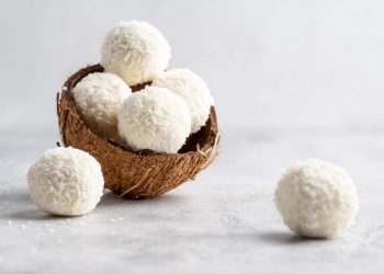 palline di cocco: tre ingredienti per un dessert squisito