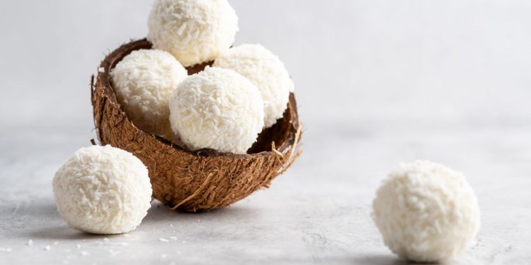 palline di cocco: tre ingredienti per un dessert squisito