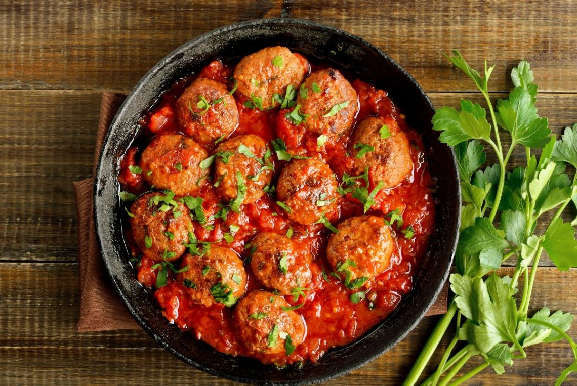 Polpette al sugo: la ricetta con carne e pomodoro - Melarossa