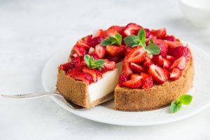 Cheesecake alle fragole, fresca, facile e golosa