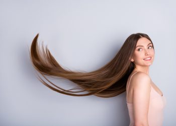 cheratina: cos'è, perché fa bene ai capelli, integratori, cibi e trattamento lisciante