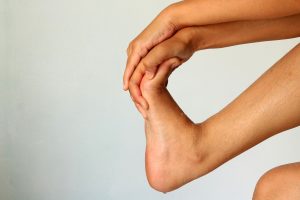 Circolazione sanguigna: cause, sintomi, rimedi naturali e esercizi per combattere la cattiva circolazione