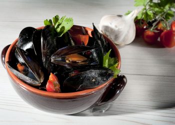 Impepata di cozze: un antipasto veloce e leggero