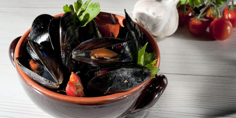 Impepata di cozze: un antipasto veloce e leggero