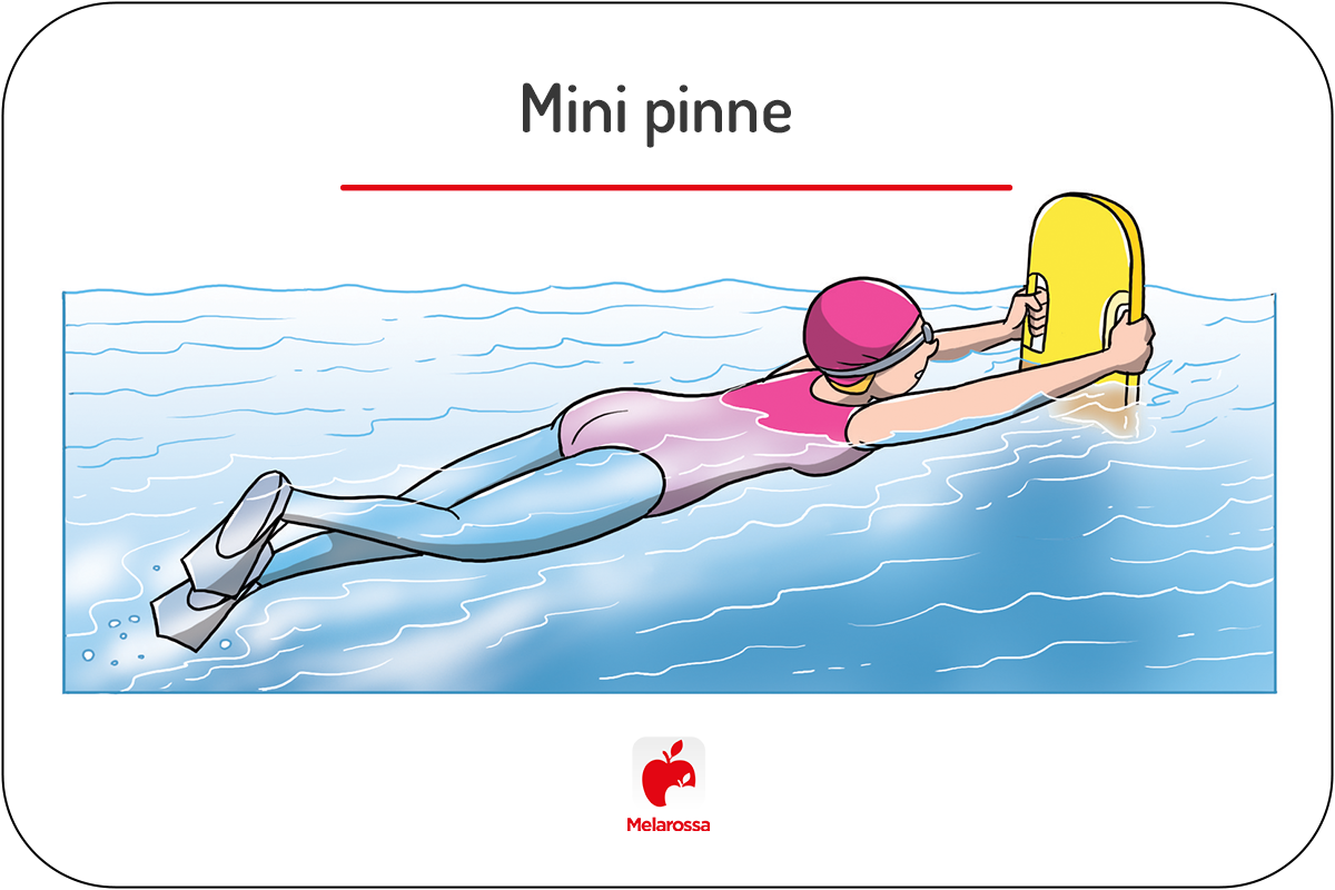 Illustrazione di una nuotatrice in piscina che esegue stile libero con mini pinne utilizzando una tavoletta di supporto.