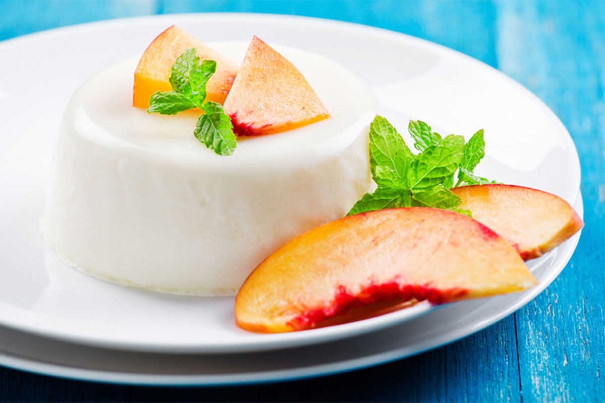 Semifreddo di soia con pesche e menta