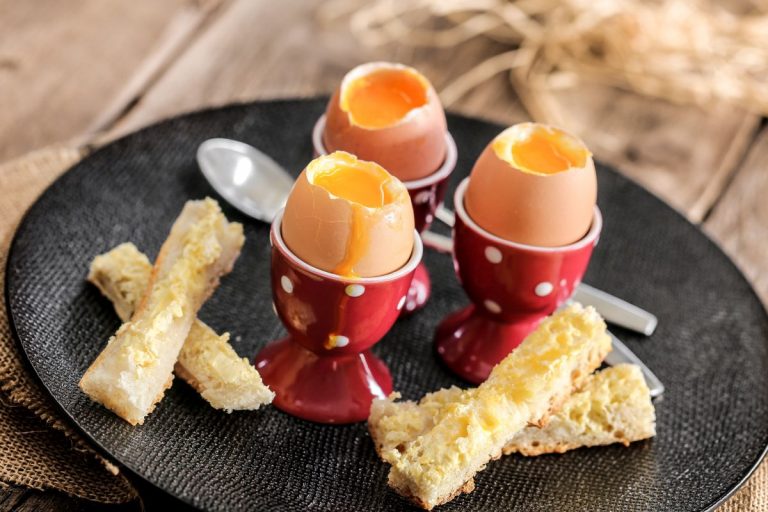 6 Portauova Quadrati Bianchi In Plastica PP – Senza BPA, Lavastoviglie, Impilabili, Per Colazione, Pasqua E Ristoranti