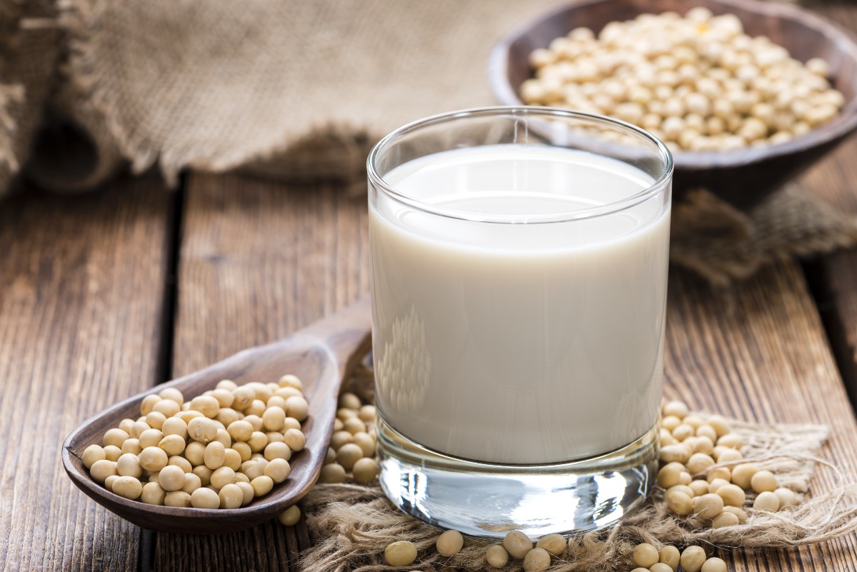 Latte di soia: proprietà, benefici e come farlo in casa - Melarossa