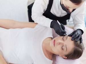 Microblading: cos’è, tecnica, quanto dura una seduta, costi e controindicazioni