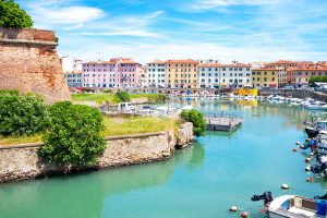 Alla scoperta di Livorno: dal tour dei canali al santuario di Montenero