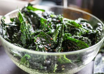 Chips di cavolo nero: un contorno delizioso e leggero