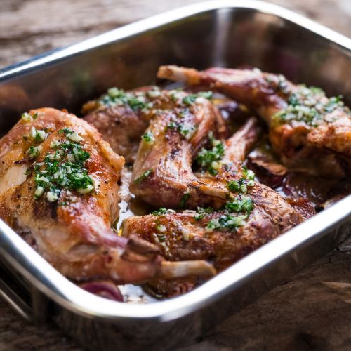 Coniglio al forno: un secondo gustoso