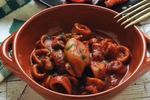 Seppie in umido, un secondo di mare leggero e pieno di sapore