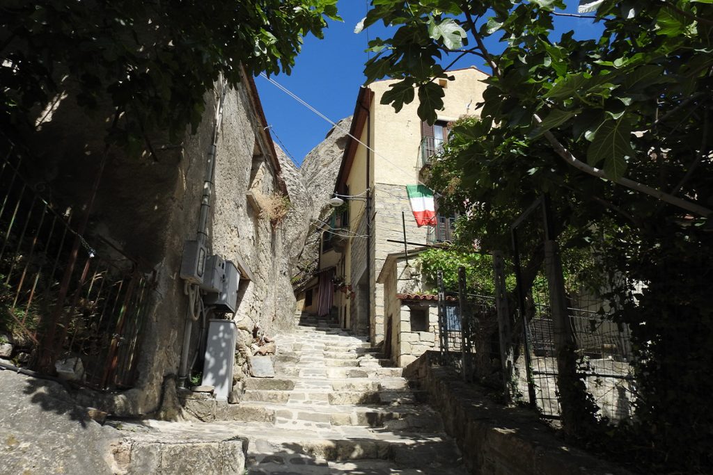 alla scoperta delle dolomiti lucane castelmezzano