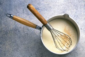 Besciamella, la ricetta infallibile della salsa con burro e farina